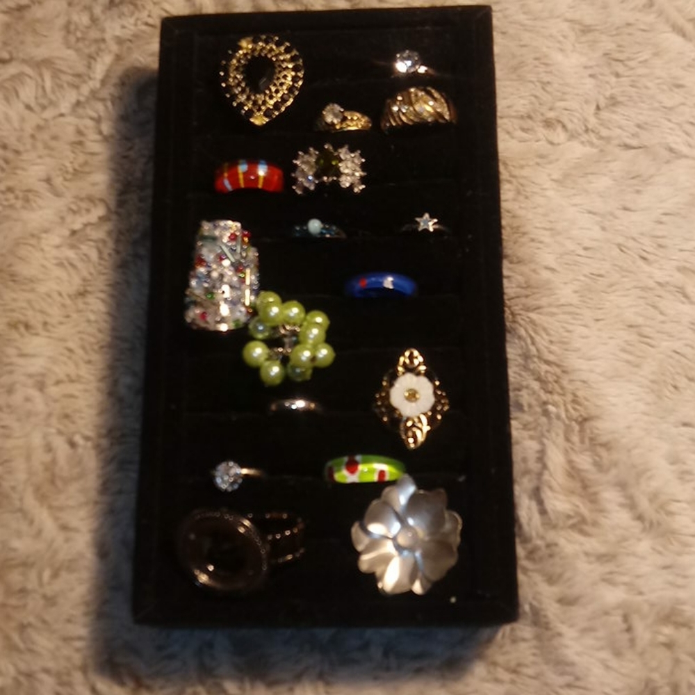 Lot of 17 Rings Costume Jewelry Vintage Mix